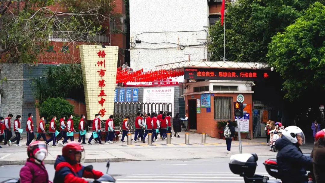 梧州高级中学校门照片,梧州各个小学的校门照片