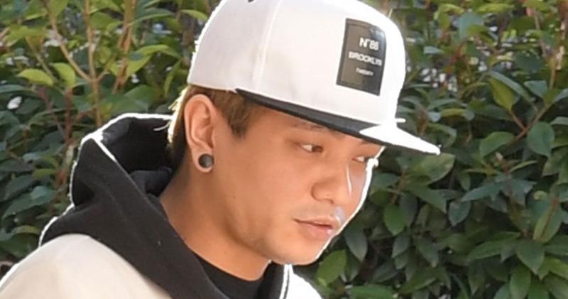 日本前顶流男偶像被捕！发不雅照骚扰女粉，吸毒二进宫死不悔改