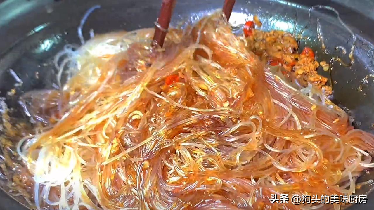 五花肉粉丝炖白菜怎么做好吃 (粉丝炖白菜豆腐的做法)