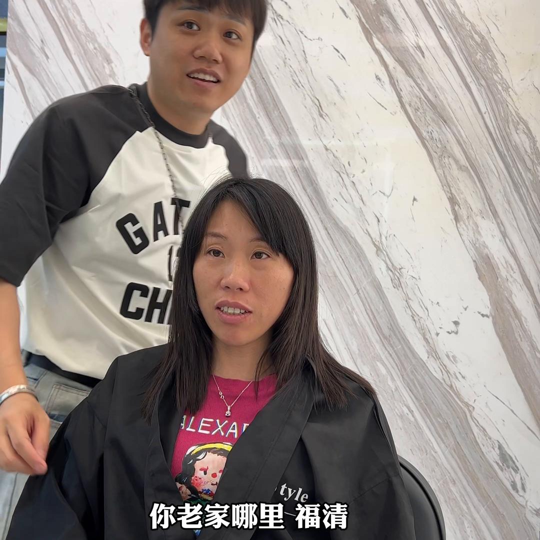 南非到石狮，菱形脸型，颧骨突出，额头比较尖。#烫发提升气质