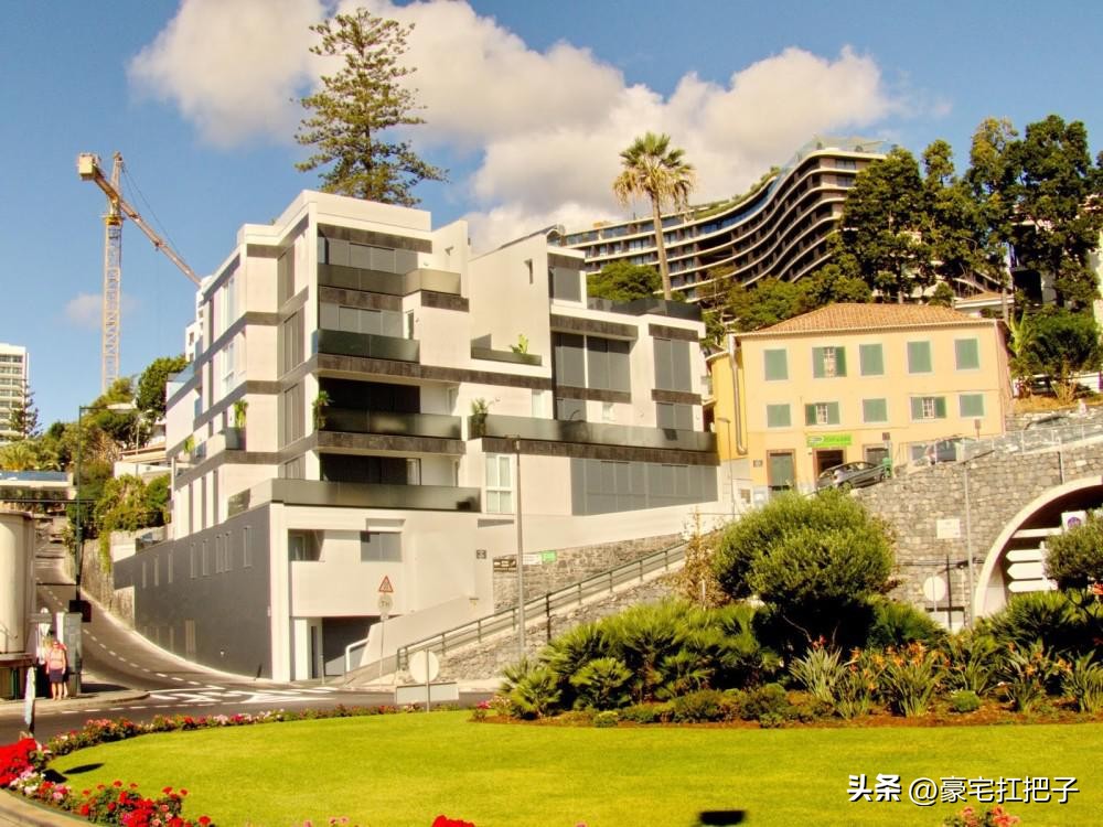 c罗1亿豪宅曝光,c罗的名车和豪宅