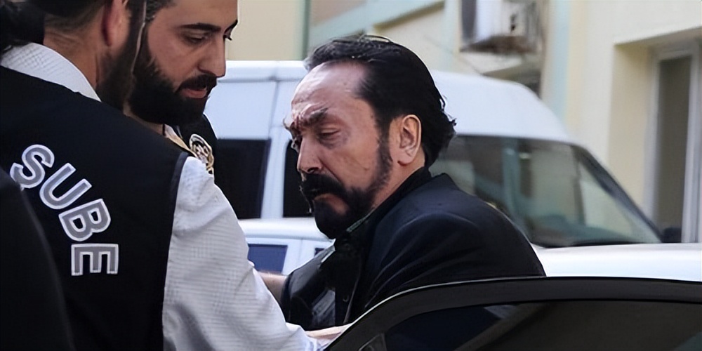 “性*教邪**”头目被判8658年：妖艳女友上千，别墅藏69000颗避孕药