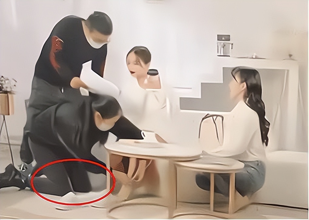 人前明星人后大爷,浴缸陪睡跪地穿鞋,这都是谁给的底气?