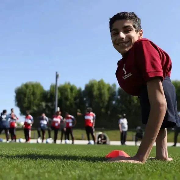 世界杯开幕式半身男孩引发热议,世界杯开幕式半身男孩对话原版