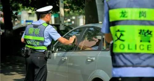 交警辅警贴罚单合法吗,辅警可以单独贴违法停车告知单