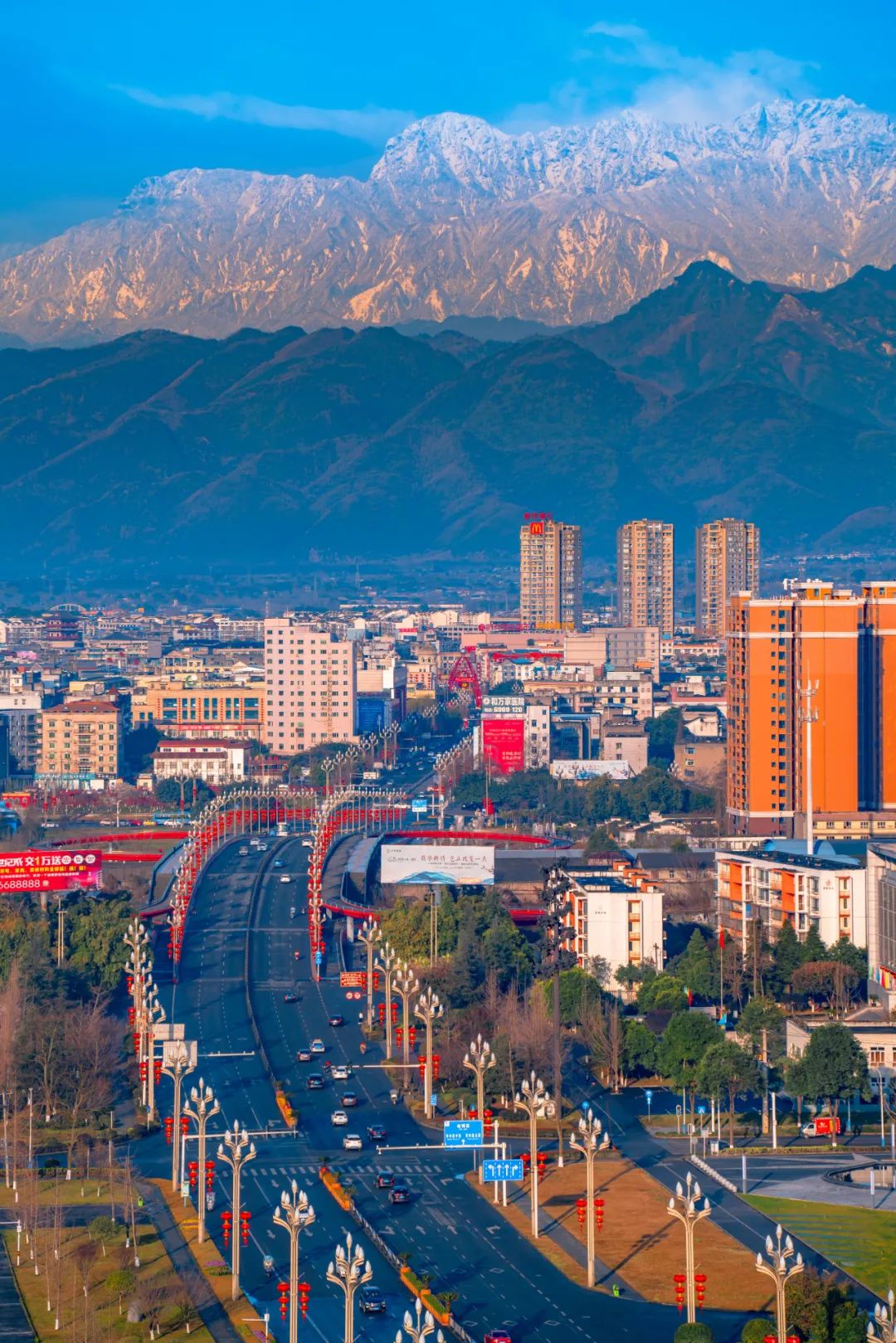 夜幕降临绵竹一座有温度的城市,绵竹是一个美丽的城市