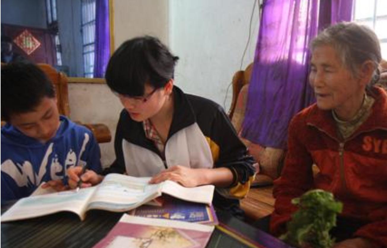 江西24岁小伙和85岁老人拍婚纱照,南昌24岁小伙和奶奶拍婚纱