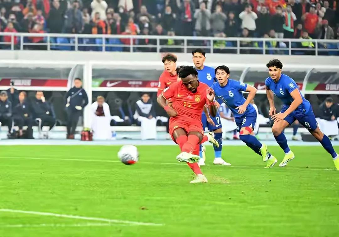 中国男足4-1新加坡集锦,中国男足赢了新加坡后的庆祝场面