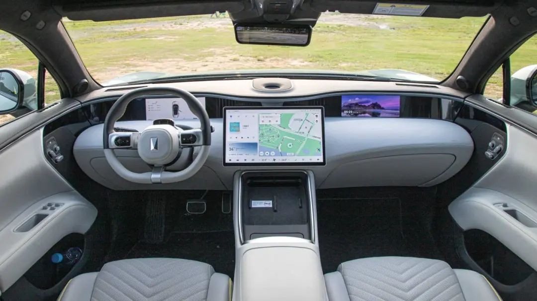 阿维塔11vs极氪,智驾横评阿维塔