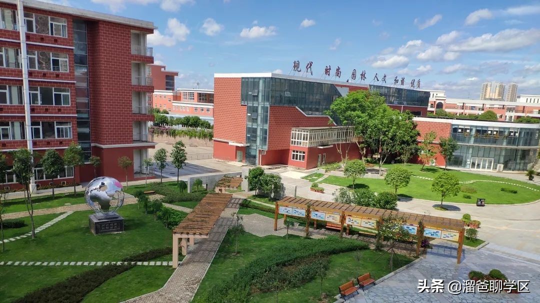 乘着大运会这缕“东风”，应该没有谁比东安湖还快