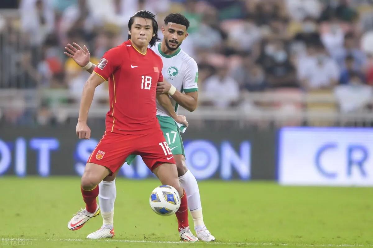 国足保平争胜,国足0-2阿曼李霄鹏