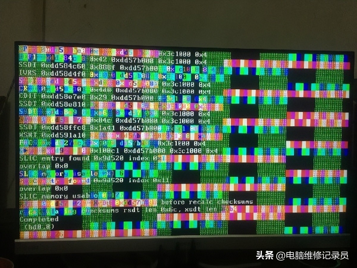 电脑看视频花屏什么原因,电脑开机出现条纹花屏是什么原因