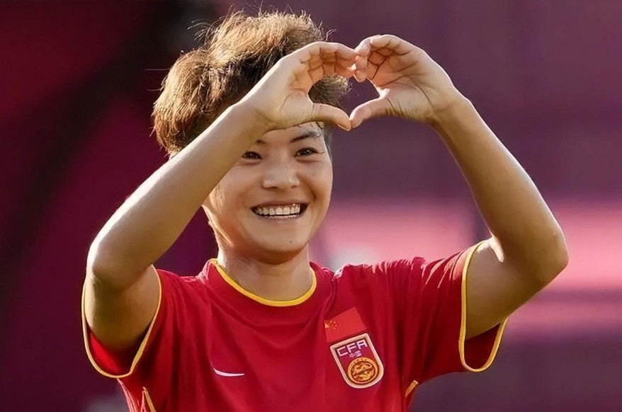 王霜踢球有多难,王霜几岁开始踢球