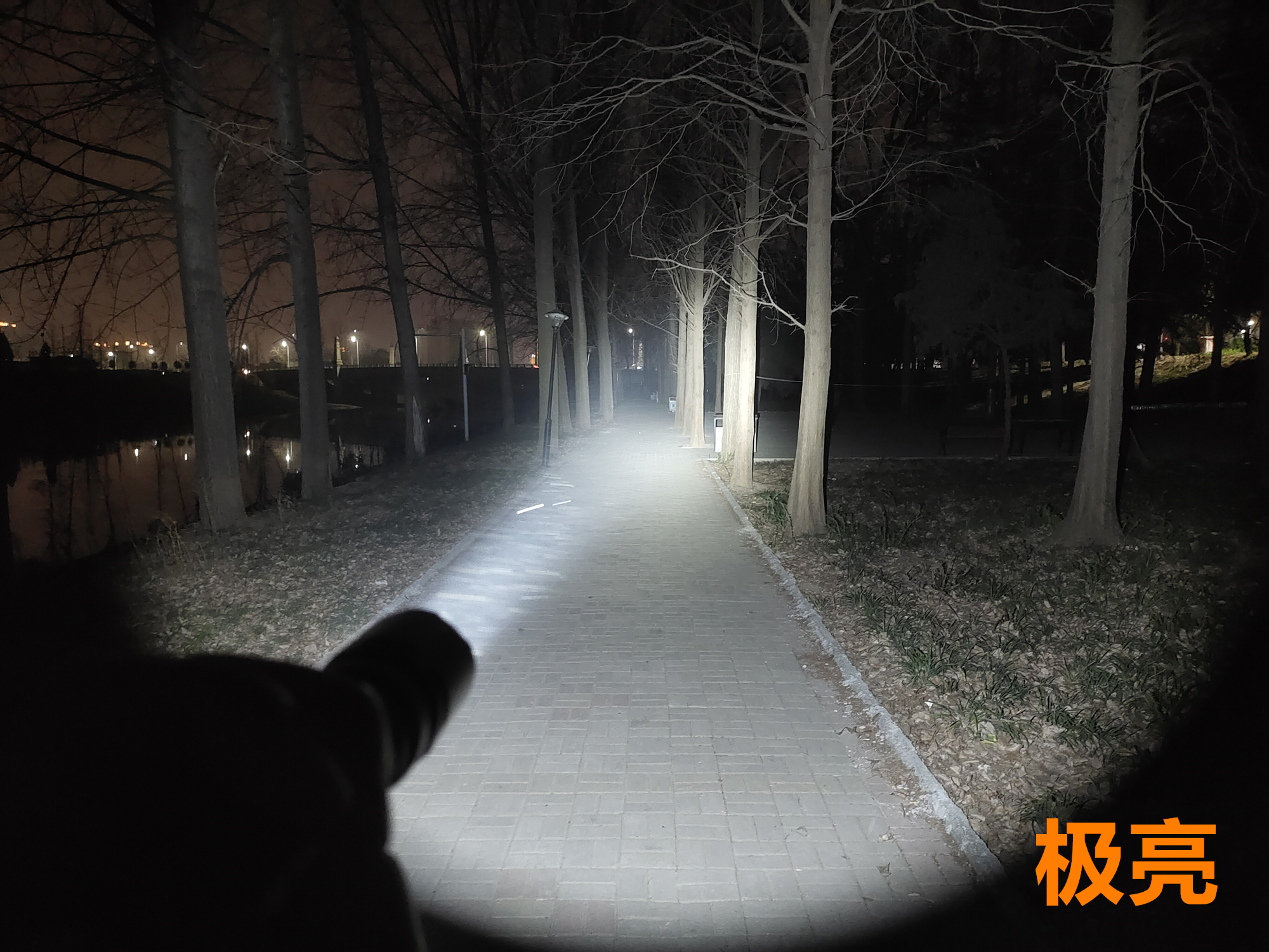 性能强悍再升级，Fenix菲尼克斯TK20RV2.0战术手电体验