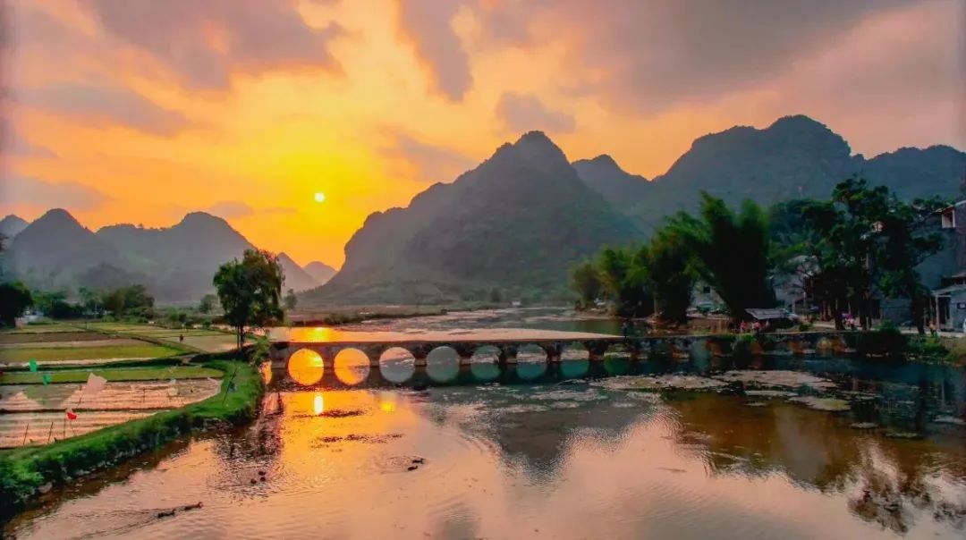 打飞的都要去坐的动车,怎么每站都这么好看