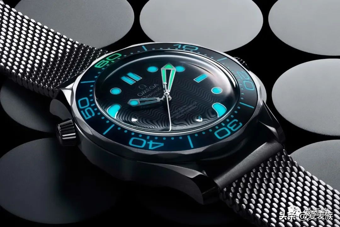 007动起来！全新欧米茄海马Diver300M詹姆斯邦德60周年精钢款