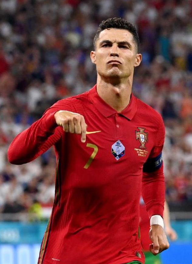 c罗解锁国家队出场200场里程碑,c罗国家队生涯第10次戴帽破纪录