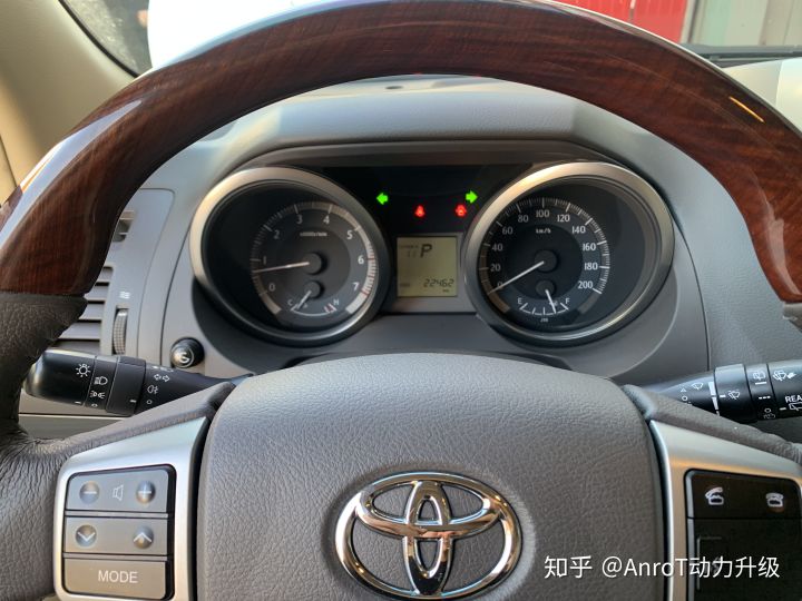 丰田普拉多2700到底肉不肉,丰田普拉多2700价格油耗