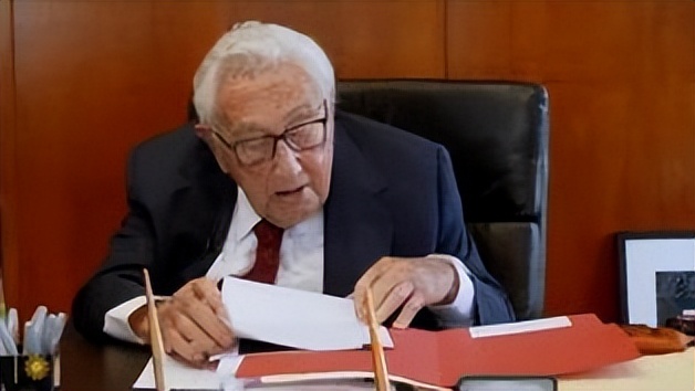 中美再度接触，秦刚只谈了30分钟就登上专机访欧，释放什么信号？