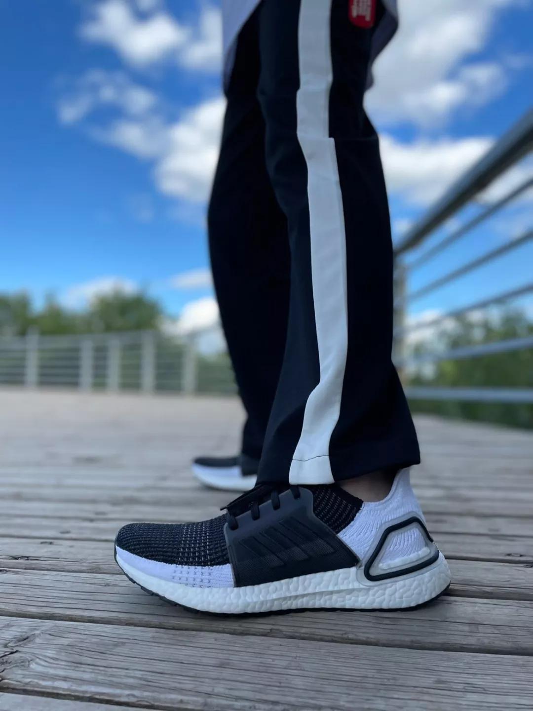 Adidas的boost和Nike的zoom跑鞋技术对比