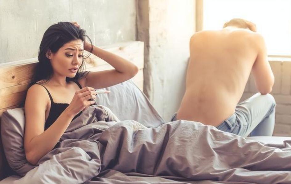 女性腹股沟发黑是什么原因怎么办,女性月经发黑成块状是什么原因