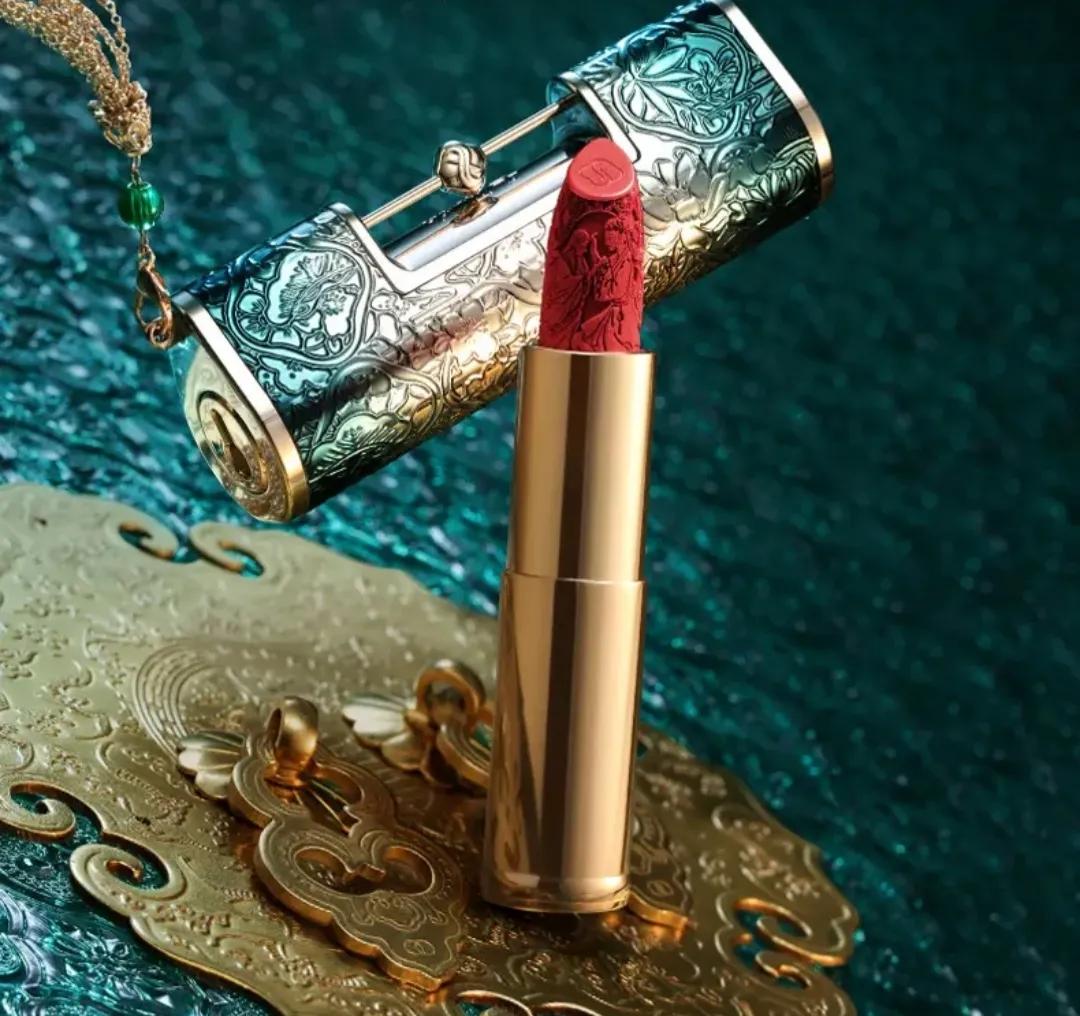 刚认识的女孩情人节送什么礼物好,正在追求的女生情人节送什么礼物