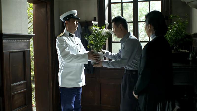 父母爱情江德福告诉安杰终于结婚,父母爱情江德福给安杰送花