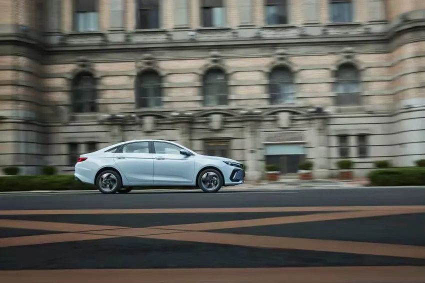 吉利帝豪L雷神Hi·X要做15万内最好的混动？|试驾