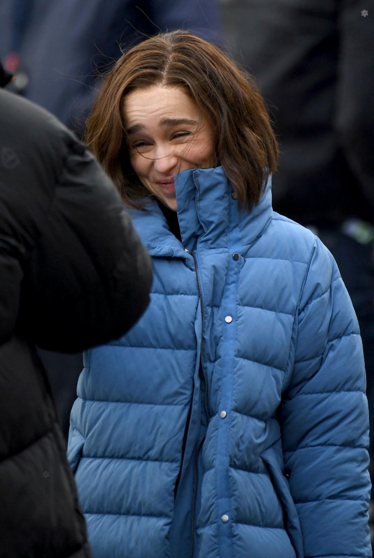 36岁龙妈瘦了好多！笑起来满脸表情纹，网友：龙妈一笑世界毁掉