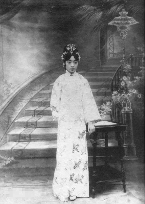 婉容离世前想见一个真正的男人,润麒为姐姐婉容打官司