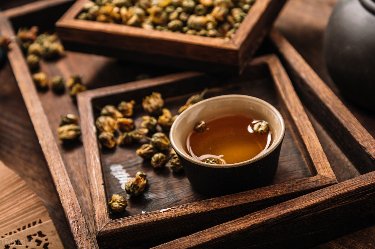 生气后耳鸣耳堵塞是怎么回事,耳鸣耳朵嗡嗡响选对药方很重要