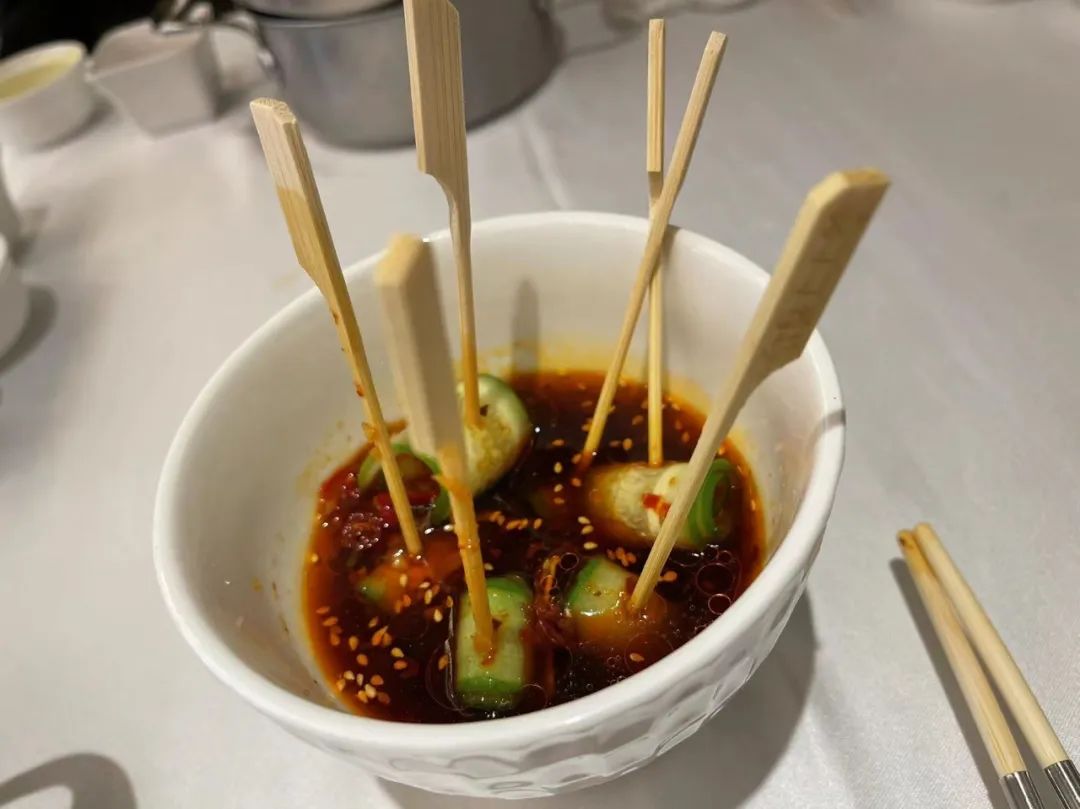 潮爸家7月17日午餐记录，武汉光谷红鼎豆捞吃火锅，牛羊肉涮起来