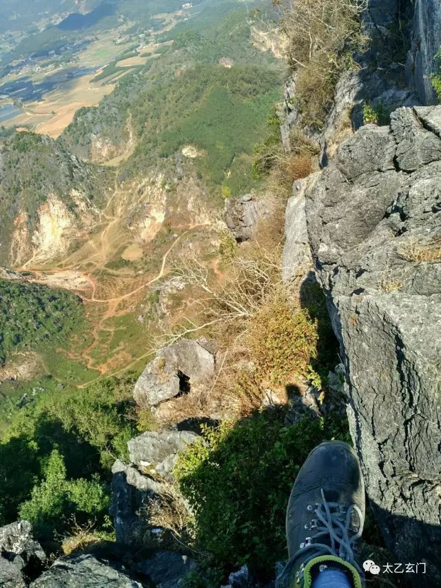 攀普洱天壁山之西门崖子：一日凌云出，群山齐失自高心