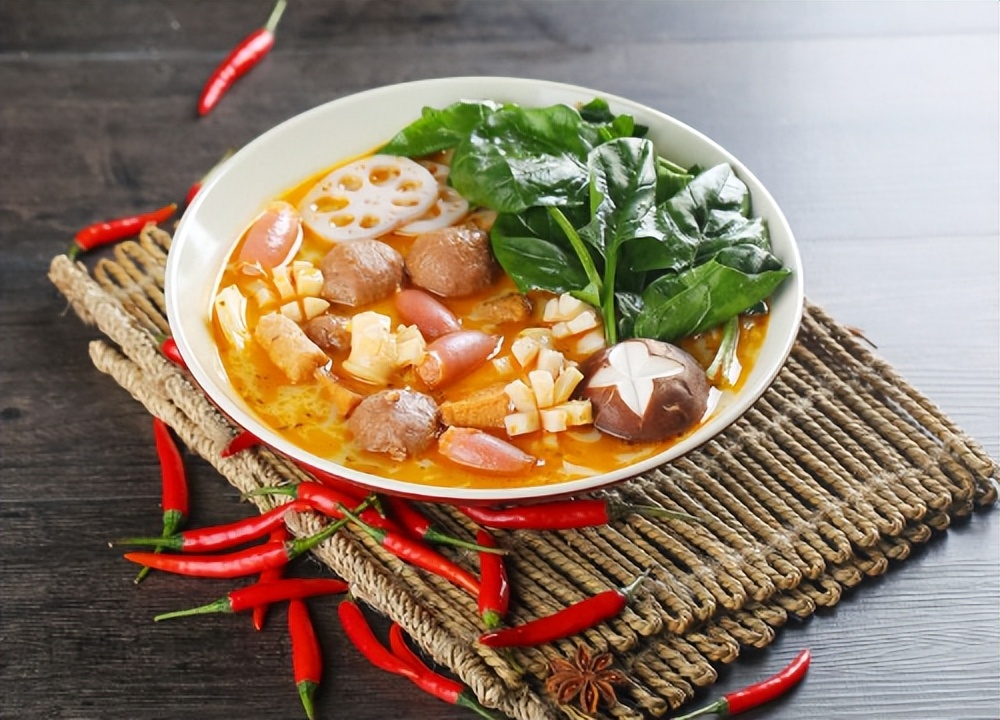 麻辣烫一天流水1000利润多少,麻辣烫每天卖1500利润有多少