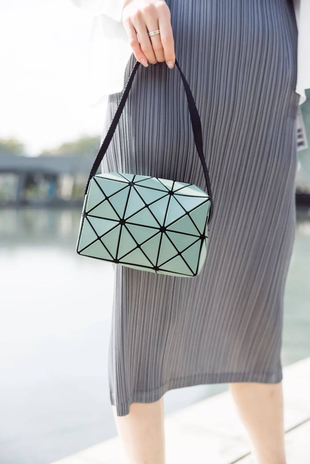 三宅一生水桶包2021,2023年第一只大牌包包