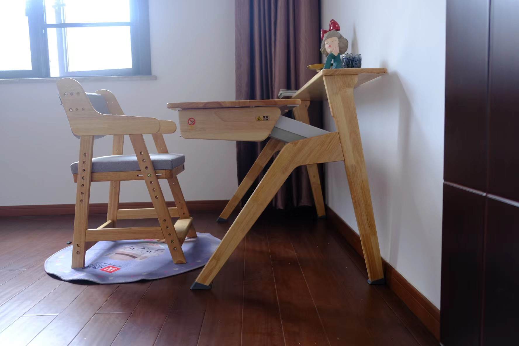 孩子实木学习桌椅怎么选,如何选择儿童学习桌椅