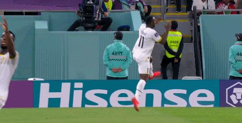 足球名画梅西c罗,c罗回应梅西晒球衣名画