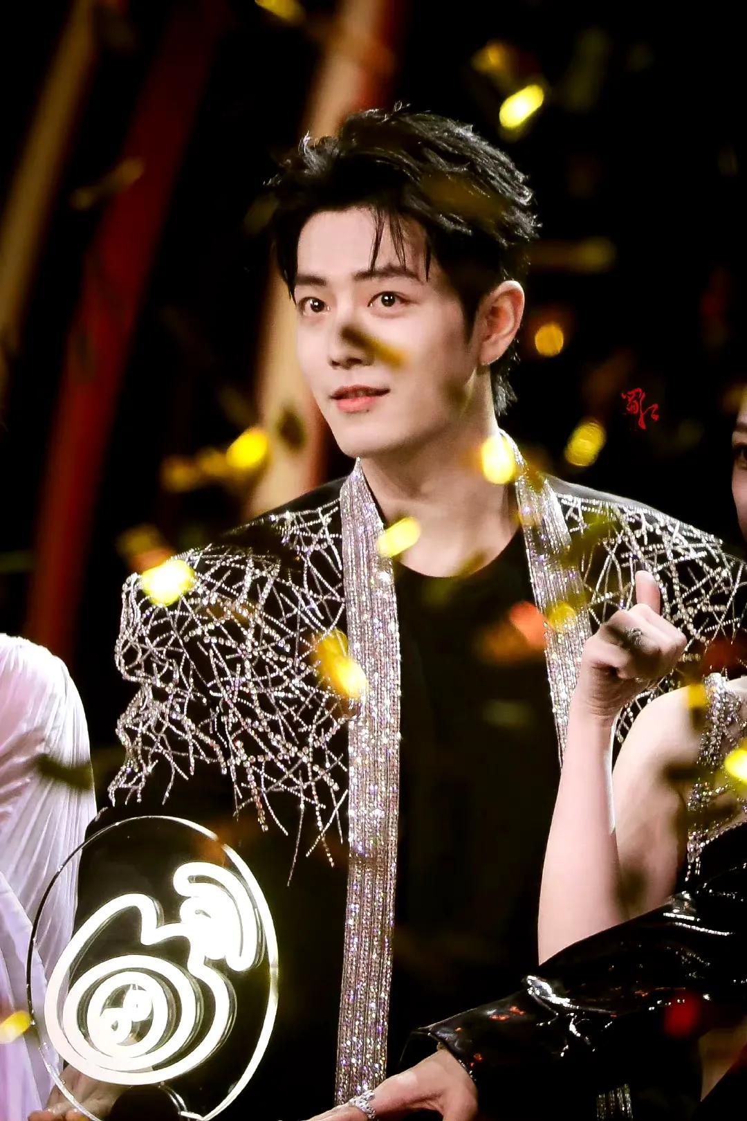 肖战杨紫微博之夜高清壁纸,肖战微博之夜戴口罩的壁纸