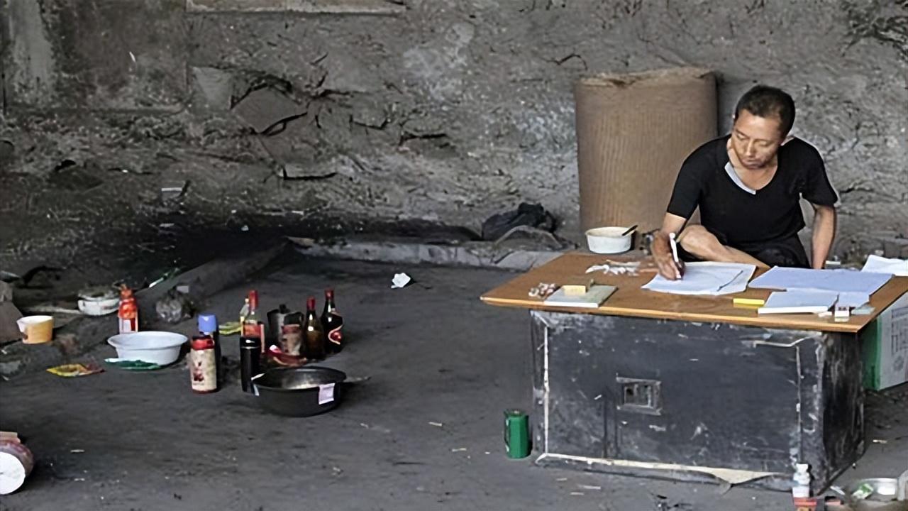 一小伙几十年研究彩票,小伙看破彩票机密一年挣80亿