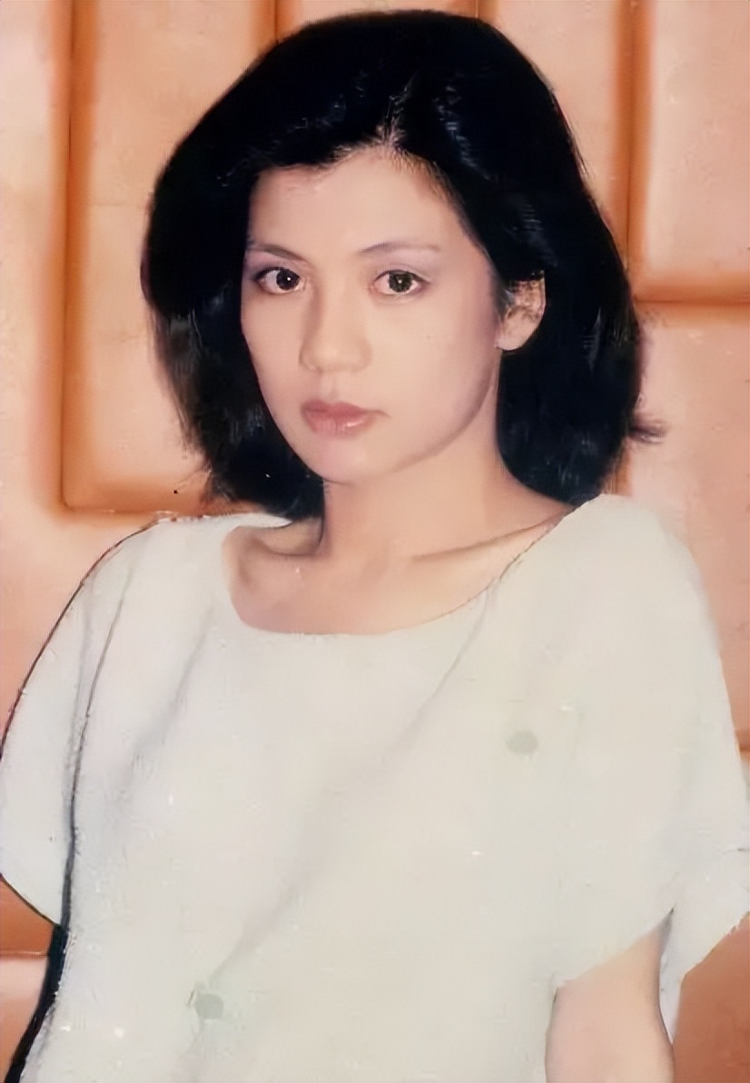 1985年，26岁翁美玲自杀后，为何身包五层锡纸？