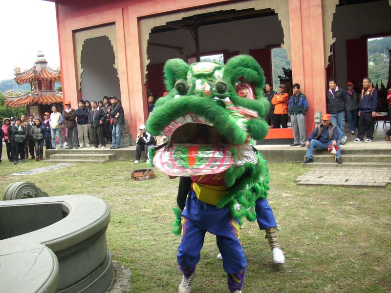 舞狮子表演视频,舞狮表演