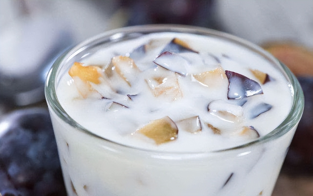 喝了过期酸奶有没有什么影响,酸奶牛奶过期多少天之内可以喝