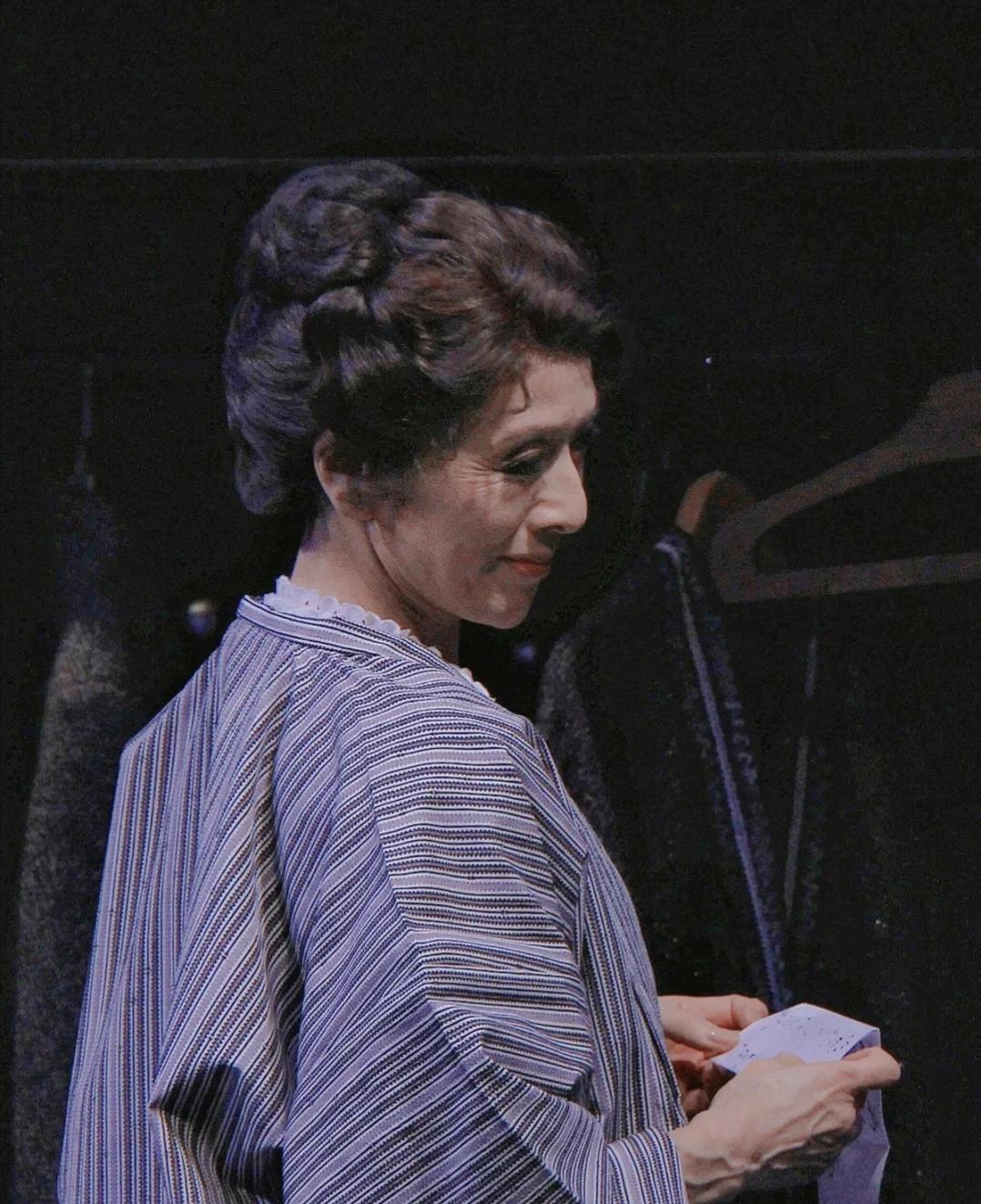 栗原小卷中野良子刘晓庆画报,栗原小卷送刘晓庆礼物