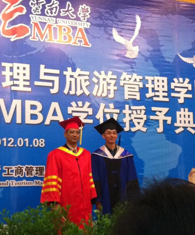 他毕业于湖北名校，如今已是云南龙头药企董事长，还捐赠百万药品驰援武汉！