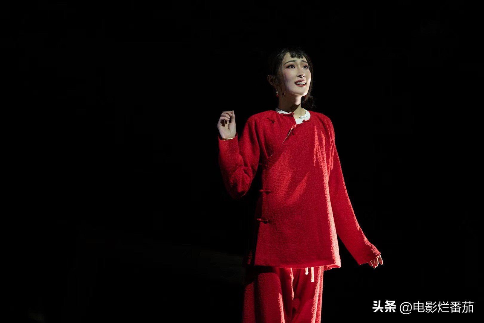 大地是沉郁的，生命藏在里面——人艺新版《原野》的两个亮点