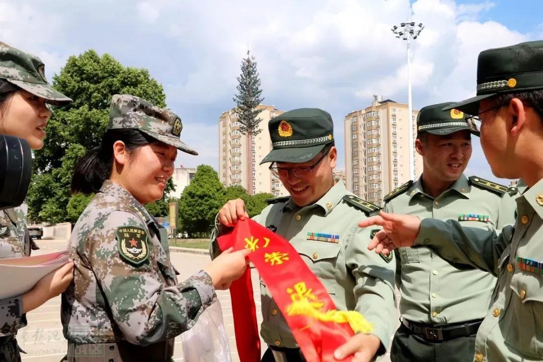 30年军龄正团转业还是退休,22年军龄正营转业拿多少钱