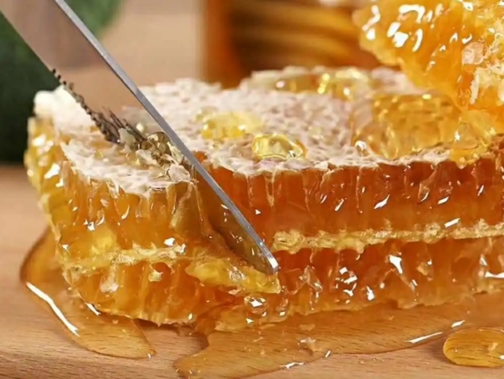 矿泉水瓶辨别蜂蜜真假可靠吗,加热鉴定蜂蜜的方法是真的吗