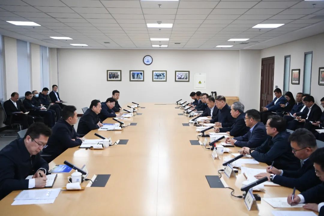 郝鹏在大连调研时强调挑大梁担重任当好全面振兴新突破“跳高队”