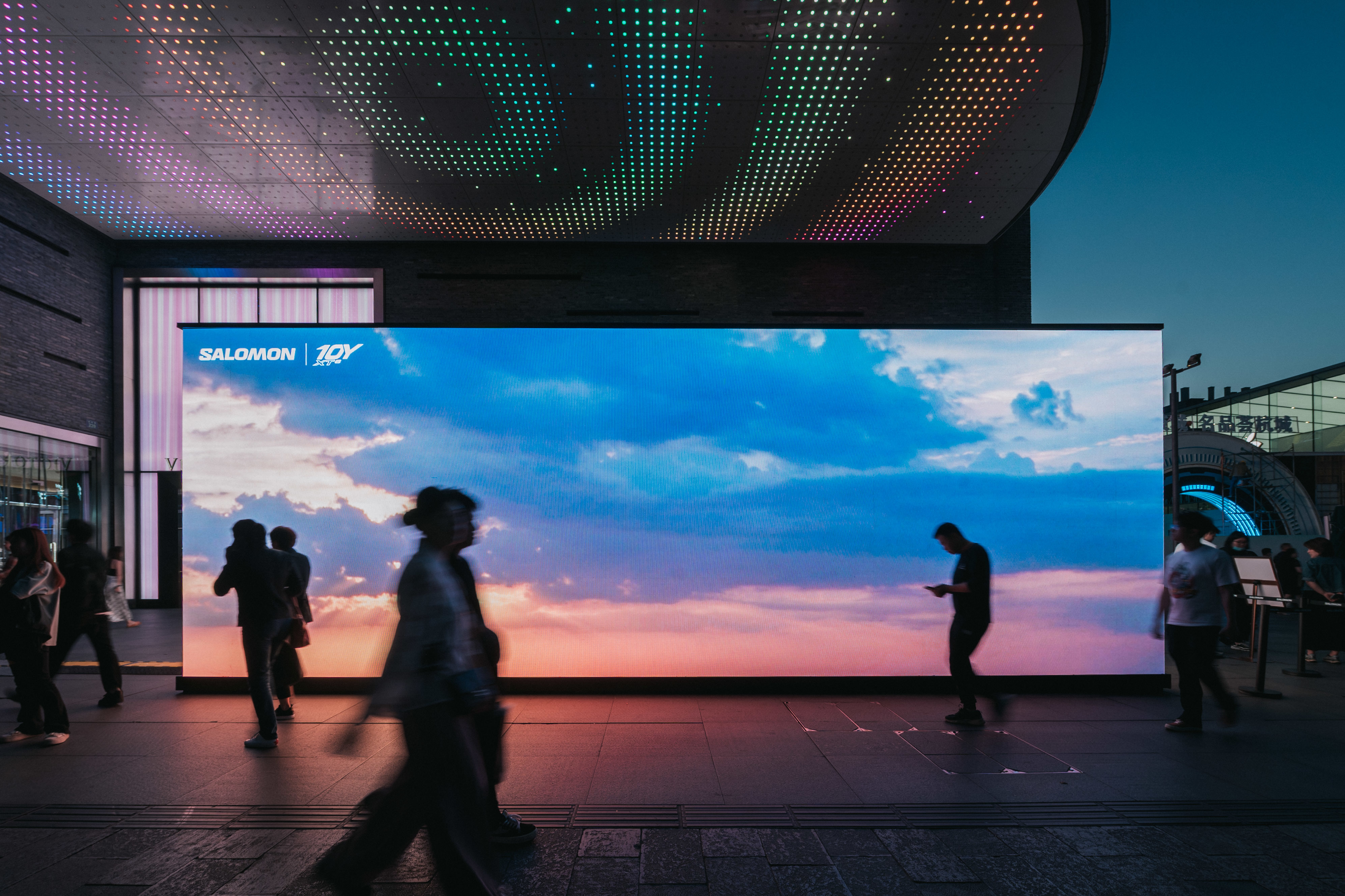 SalomonXT-6十周年限定店「风尚千蓝」登陆杭州湖滨银泰in77