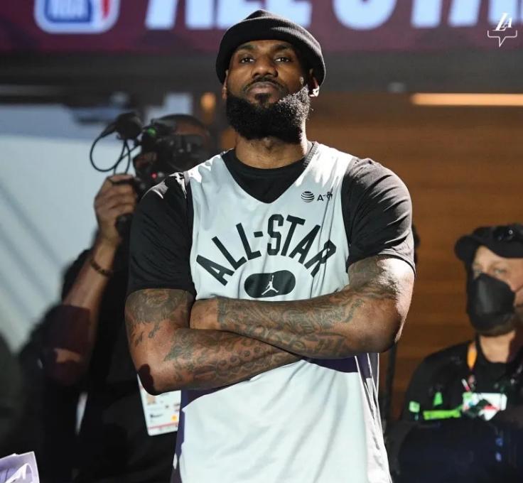 香蕉船兄弟庆祝詹姆斯,全明星詹姆斯库里拥抱照片